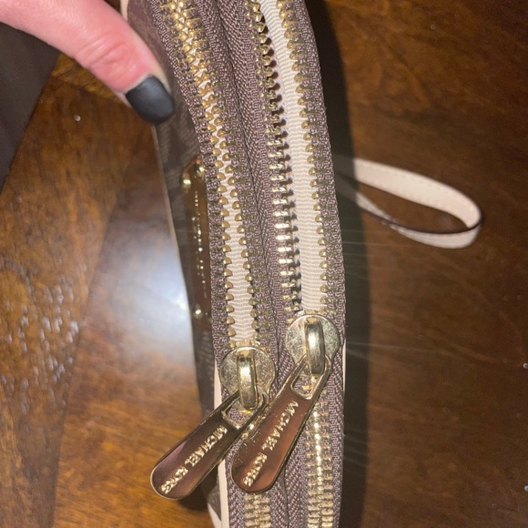 Michael Kors Wallet/Wristlet Brand new ! - Picture 3 of 4
